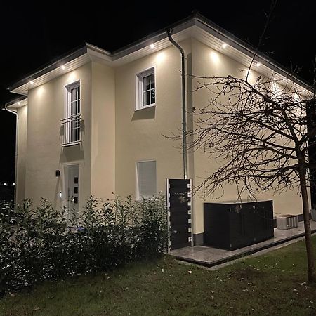 Ferienwohnung Im Gruenen Ораниенбург Екстериор снимка